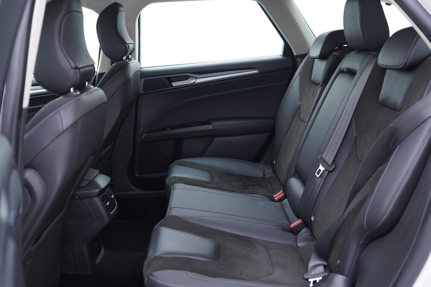 OV190V10729_37.webp_MONDEO Titanium 2.0  132 kW manuál