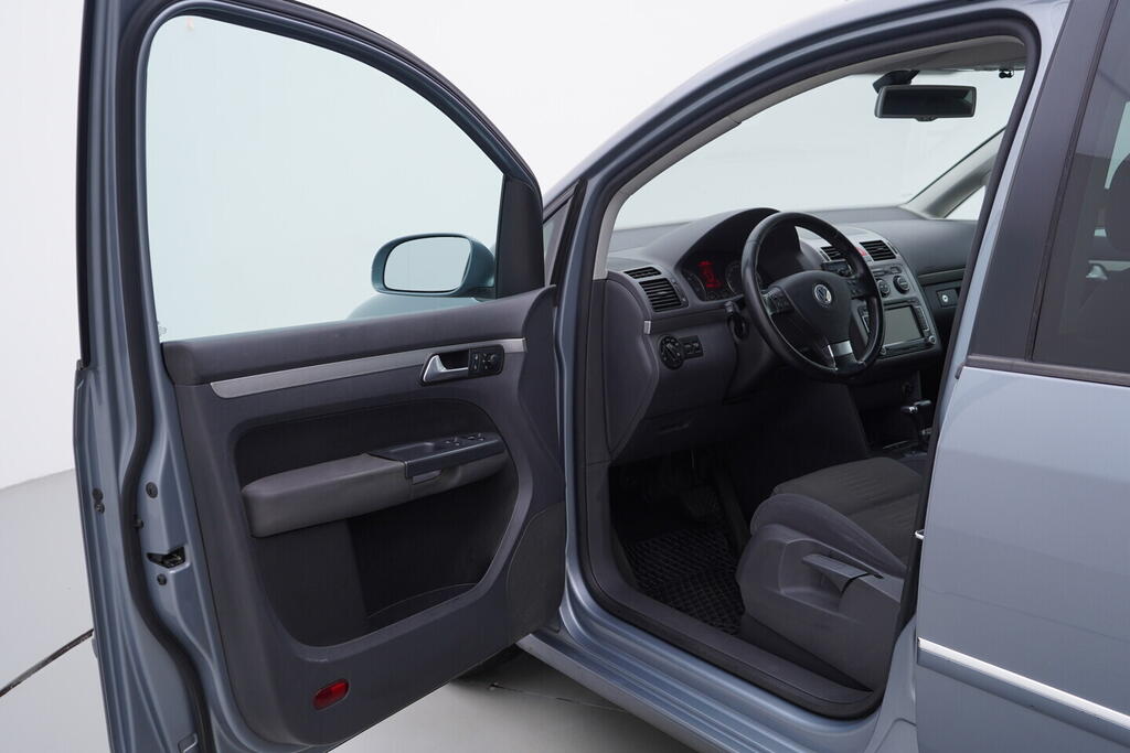 OV190V10731_18.webp_TOURAN  2.0 TDI 103 kW automat