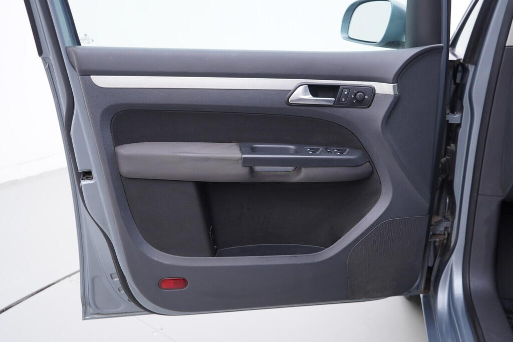 OV190V10731_19.webp_TOURAN  2.0 TDI 103 kW automat