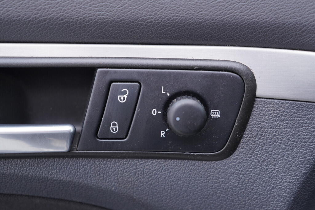 OV190V10731_21.webp_TOURAN  2.0 TDI 103 kW automat