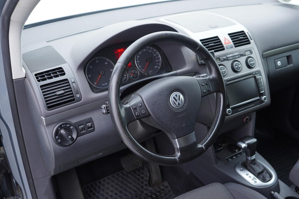 OV190V10731_22.webp_TOURAN  2.0 TDI 103 kW automat