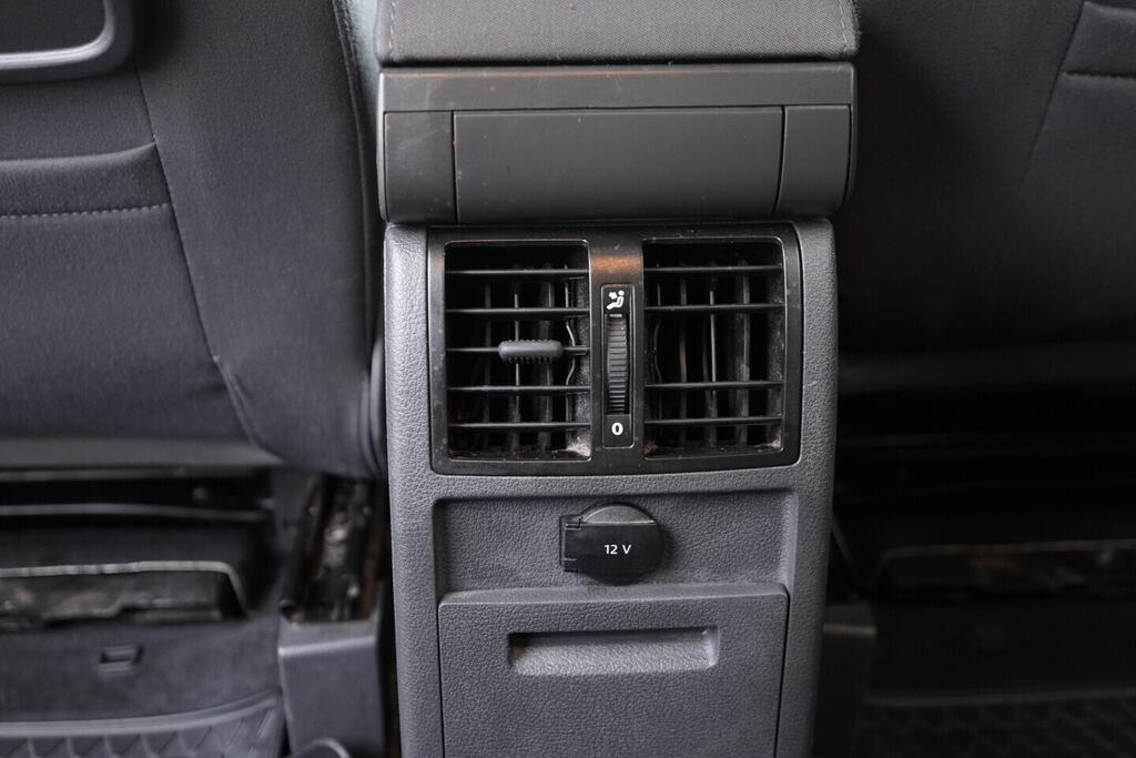 OV190V10731_34.webp_TOURAN  2.0 TDI 103 kW automat