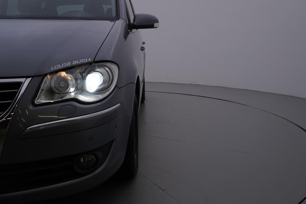 OV190V10731_40.webp_TOURAN  2.0 TDI 103 kW automat