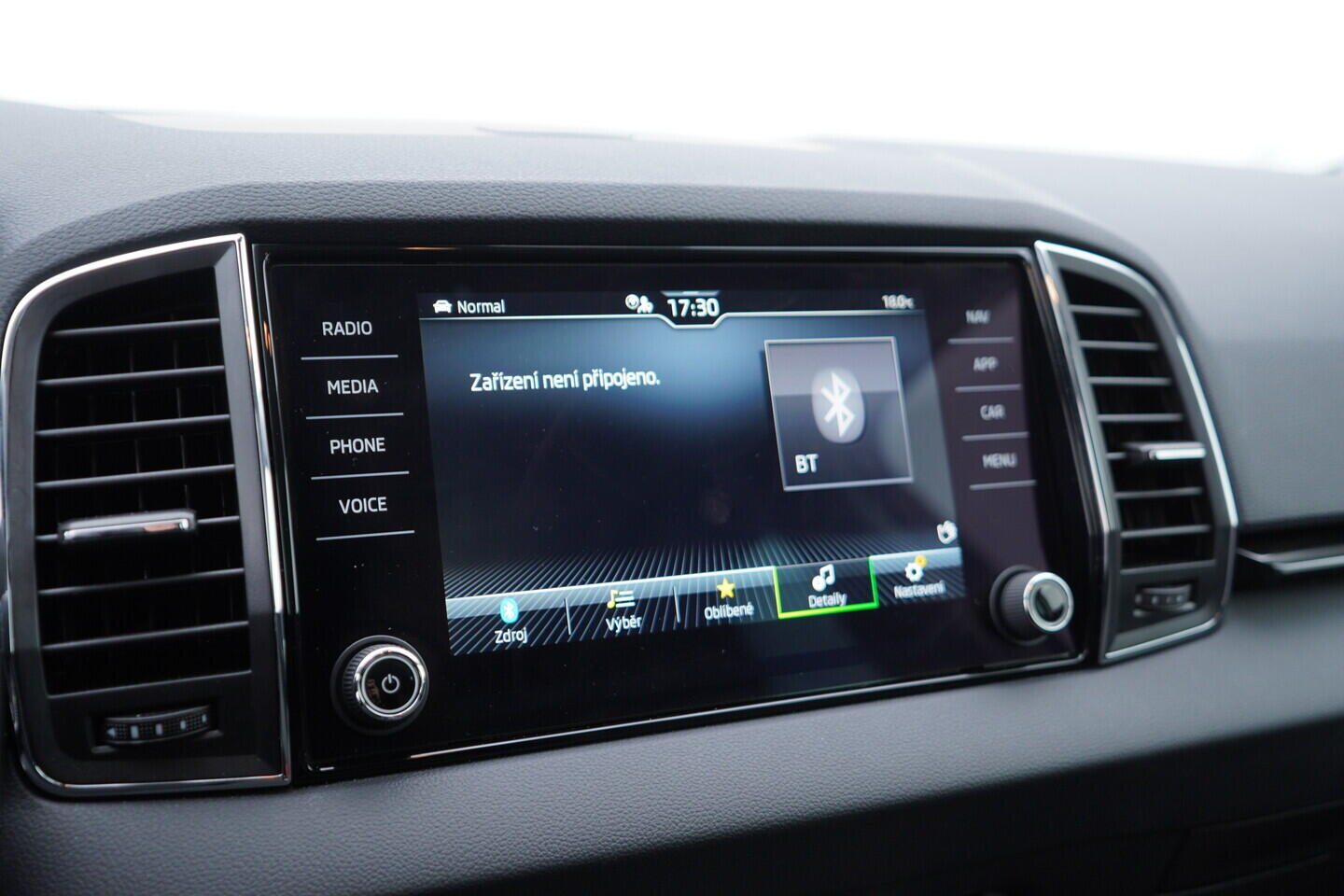 OV190V10740_30.webp_KAROQ Selection 1.5 TSI 110 kW automat, DPH