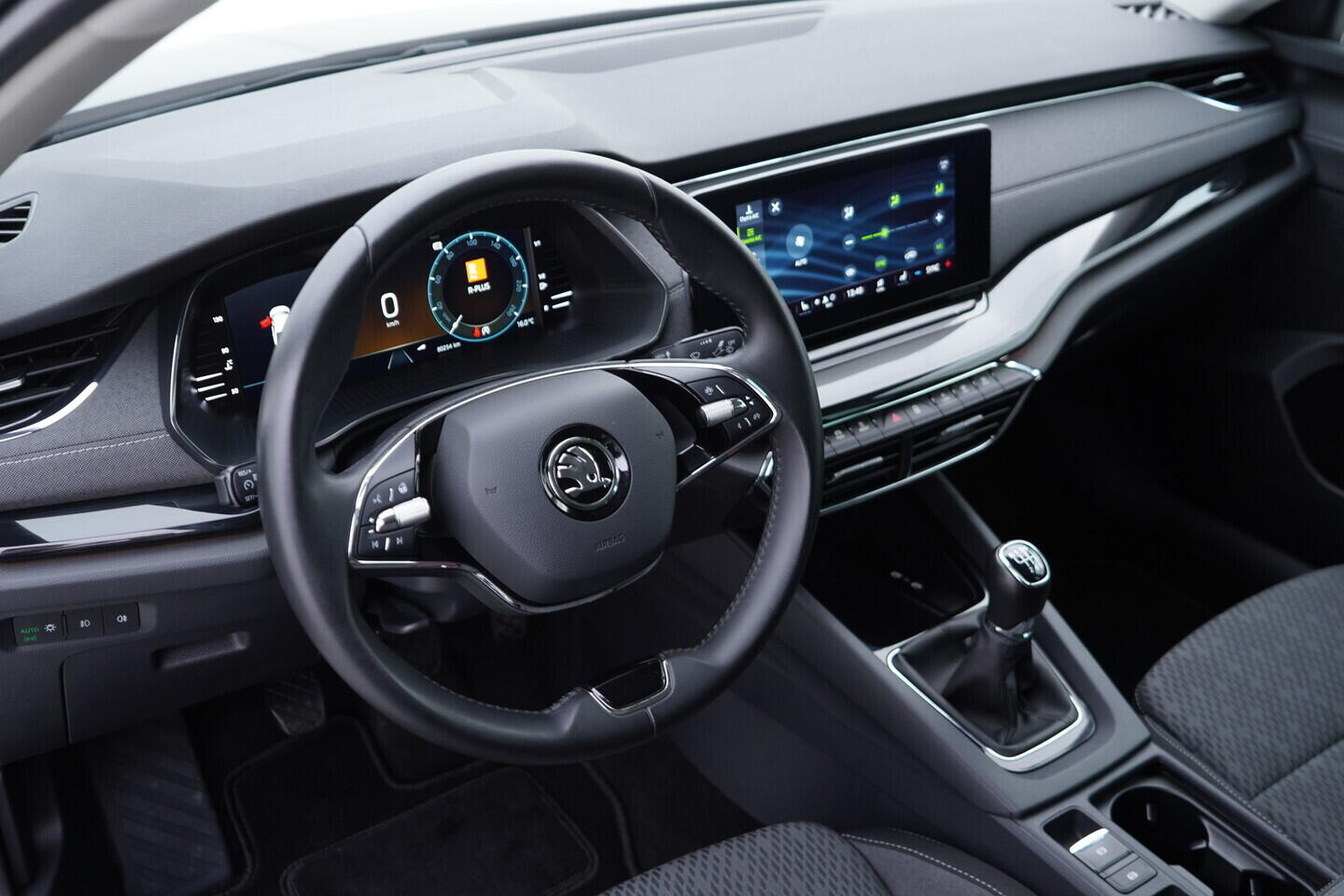 OV190V10743_21.webp_OCTAVIA Style 1.5 TSI 110 kW manuál, DPH