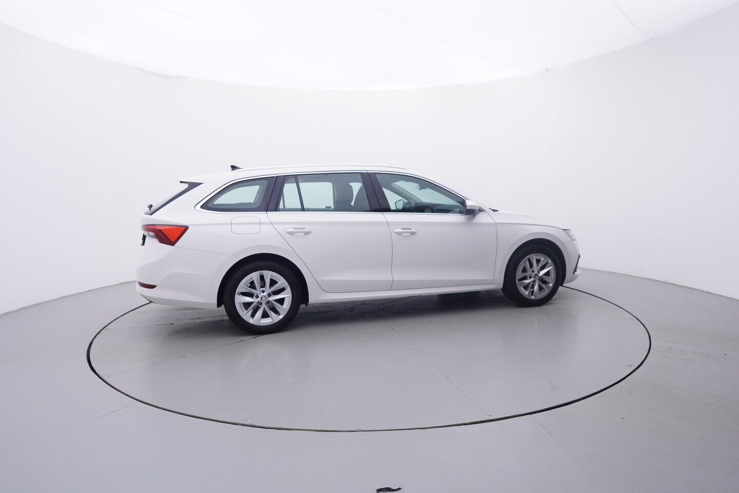 OV190V10745_11.webp_OCTAVIA Style 1.5 TSI 110 kW manuál, DPH