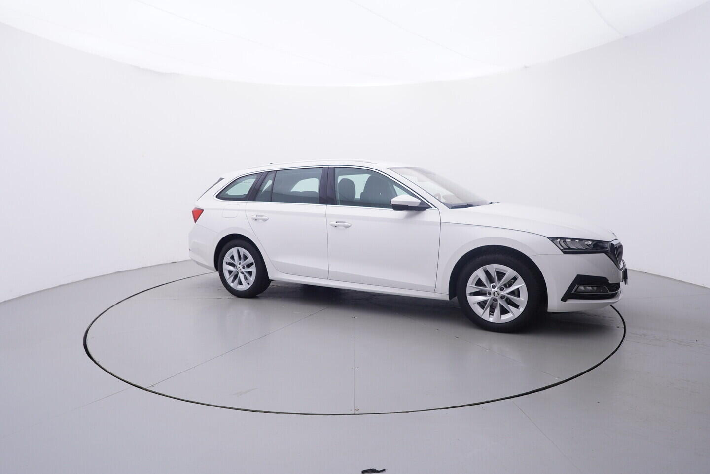 OV190V10745_12.webp_OCTAVIA Style 1.5 TSI 110 kW manuál, DPH