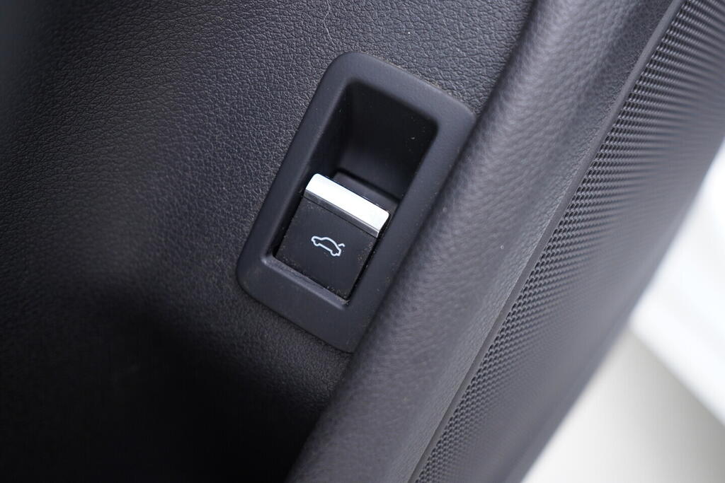 OV190V10747_21.webp_A4 AVANT  2.0 TDI 110 kW automat, DPH