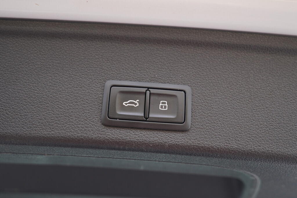 OV190V10747_40.webp_A4 AVANT  2.0 TDI 110 kW automat, DPH