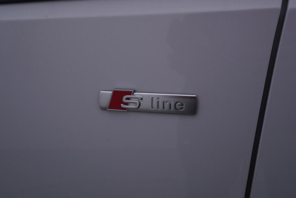 OV190V10747_44.webp_A4 AVANT  2.0 TDI 110 kW automat, DPH