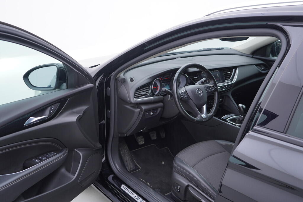 OV190V10749_18.webp_INSIGNIA  1.5 Turbo 121 kW manuál