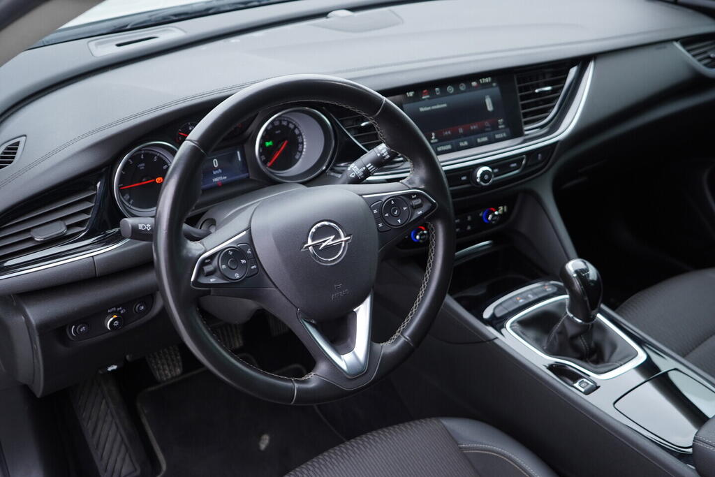 OV190V10749_22.webp_INSIGNIA  1.5 Turbo 121 kW manuál