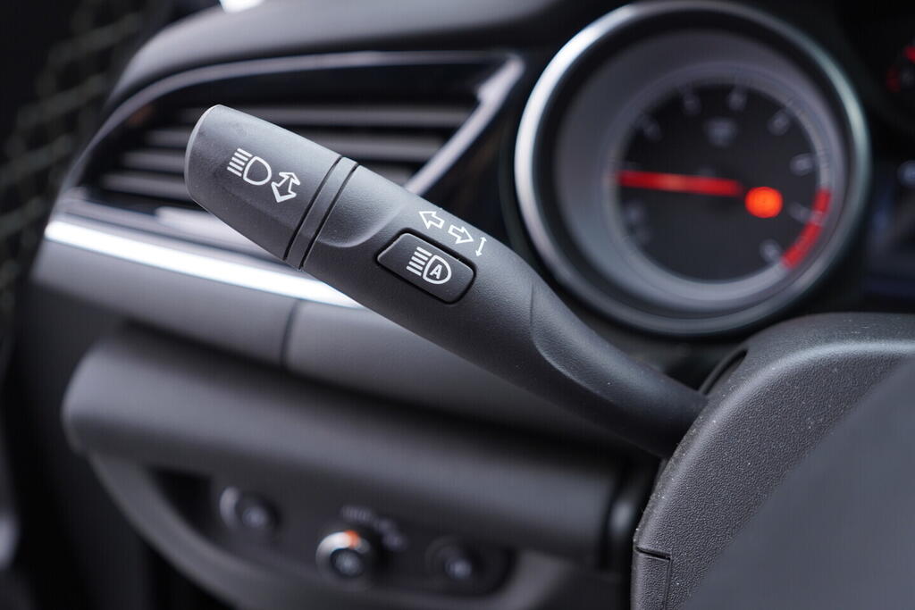 OV190V10749_24.webp_INSIGNIA  1.5 Turbo 121 kW manuál