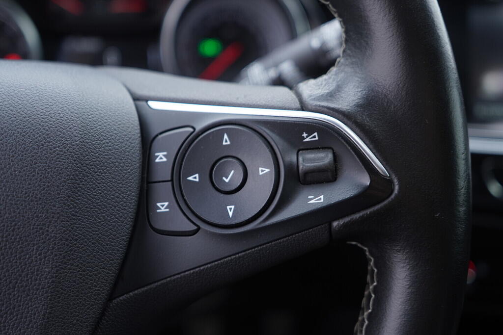 OV190V10749_27.webp_INSIGNIA  1.5 Turbo 121 kW manuál