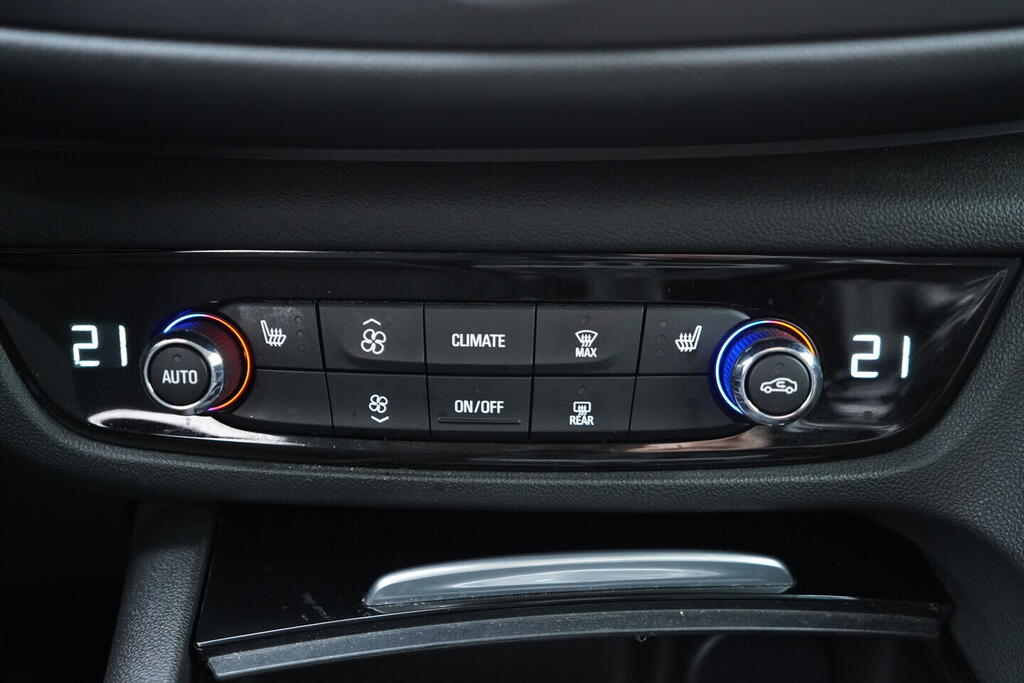 OV190V10749_35.webp_INSIGNIA  1.5 Turbo 121 kW manuál