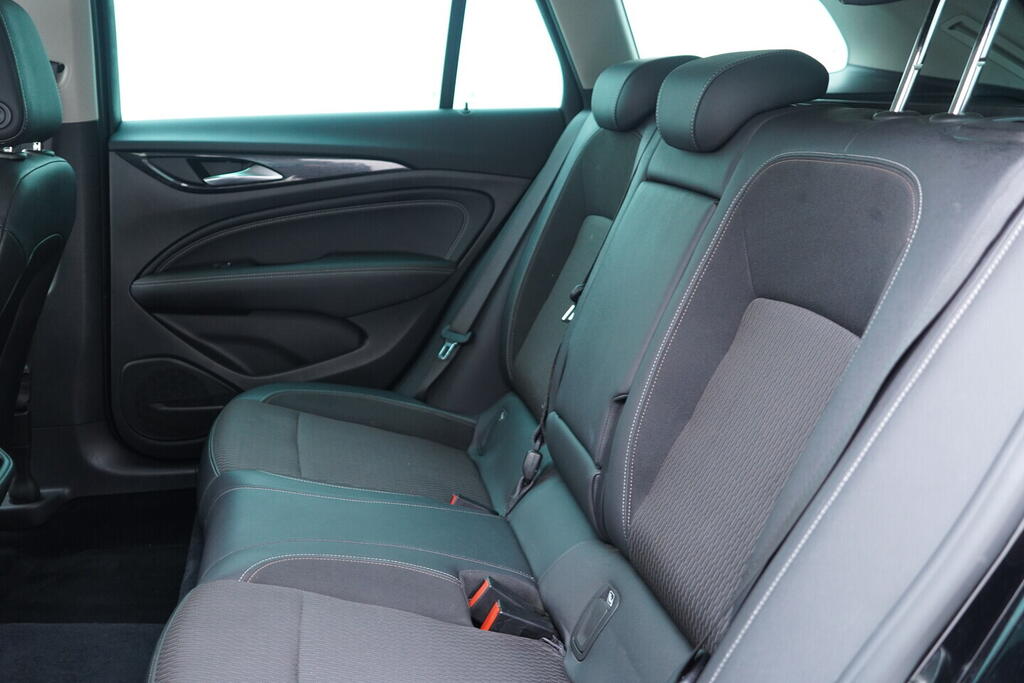 OV190V10749_39.webp_INSIGNIA  1.5 Turbo 121 kW manuál