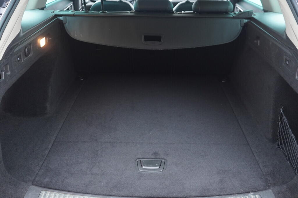 OV190V10749_41.webp_INSIGNIA  1.5 Turbo 121 kW manuál