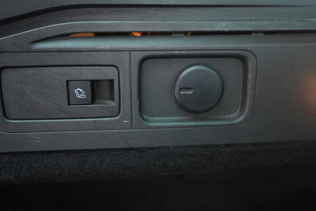 OV190V10749_42.webp_INSIGNIA  1.5 Turbo 121 kW manuál