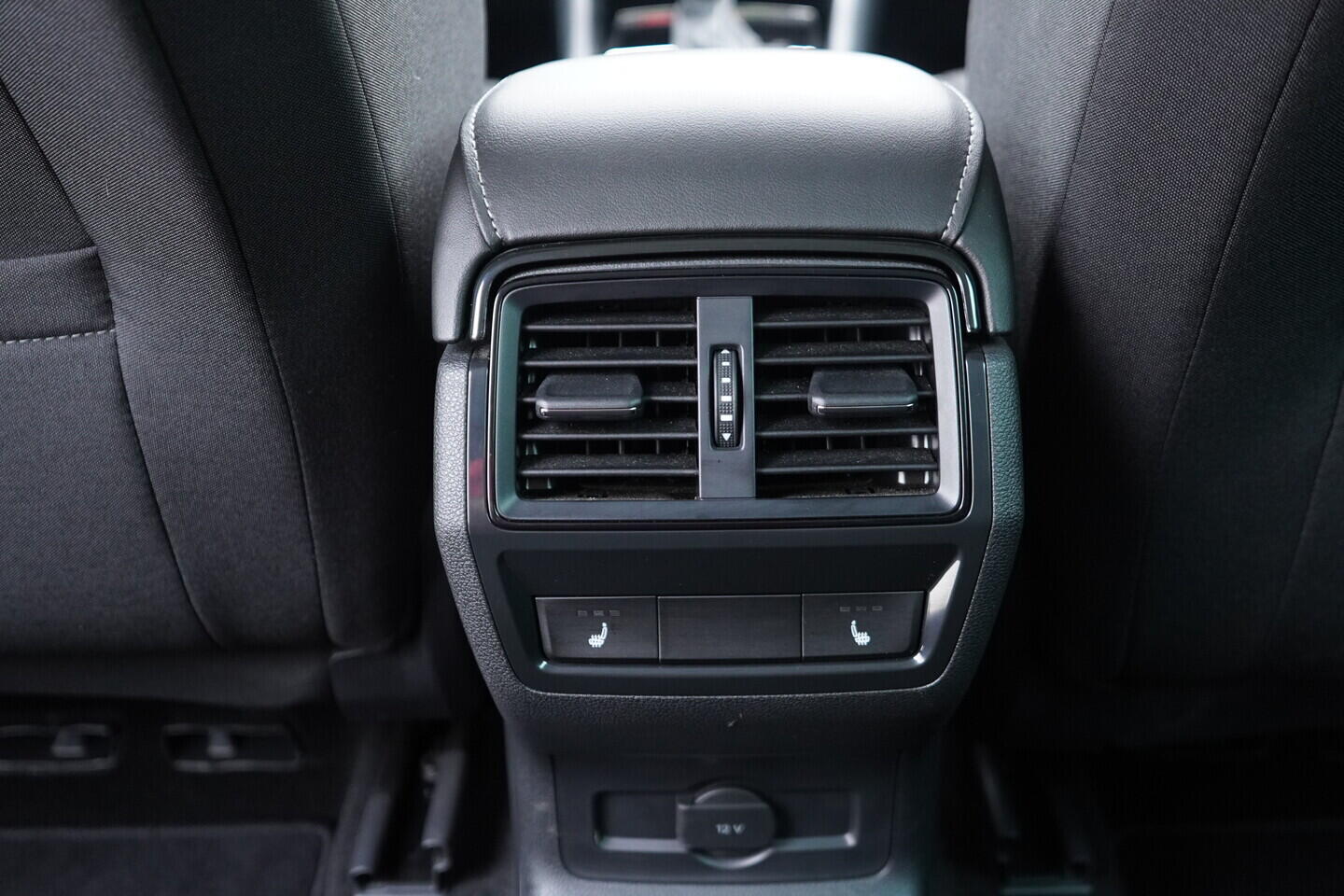 OV190V10752_34.webp_KAROQ Selection 1.5 TSI 110 kW automat, DPH