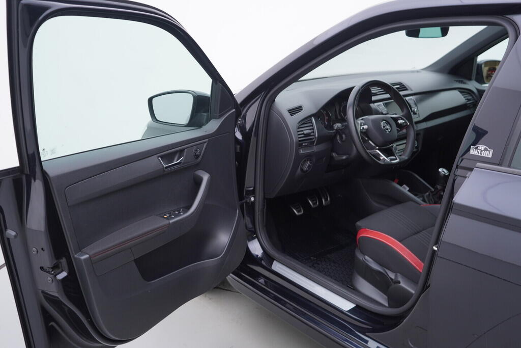 OV190V10754_18.webp_FABIA Monte Carlo 1.0 TSI 70 kW manuál, DPH