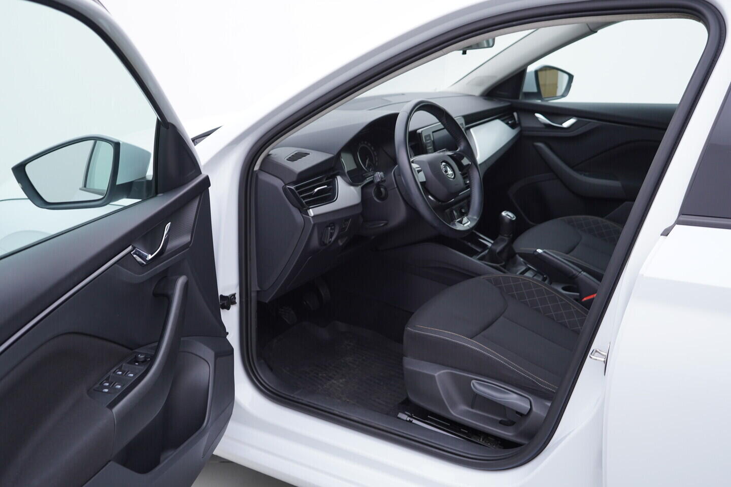 OV190V10755_18.webp_SCALA Ambition 1.0 TSI 81 kW manuál, DPH