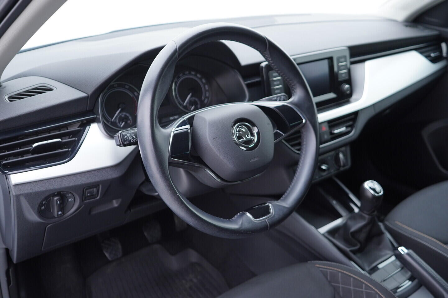 OV190V10755_21.webp_SCALA Ambition 1.0 TSI 81 kW manuál, DPH