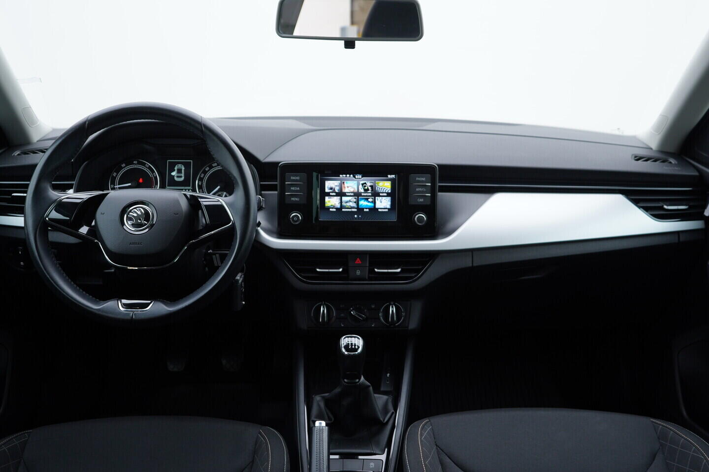 OV190V10755_25.webp_SCALA Ambition 1.0 TSI 81 kW manuál, DPH