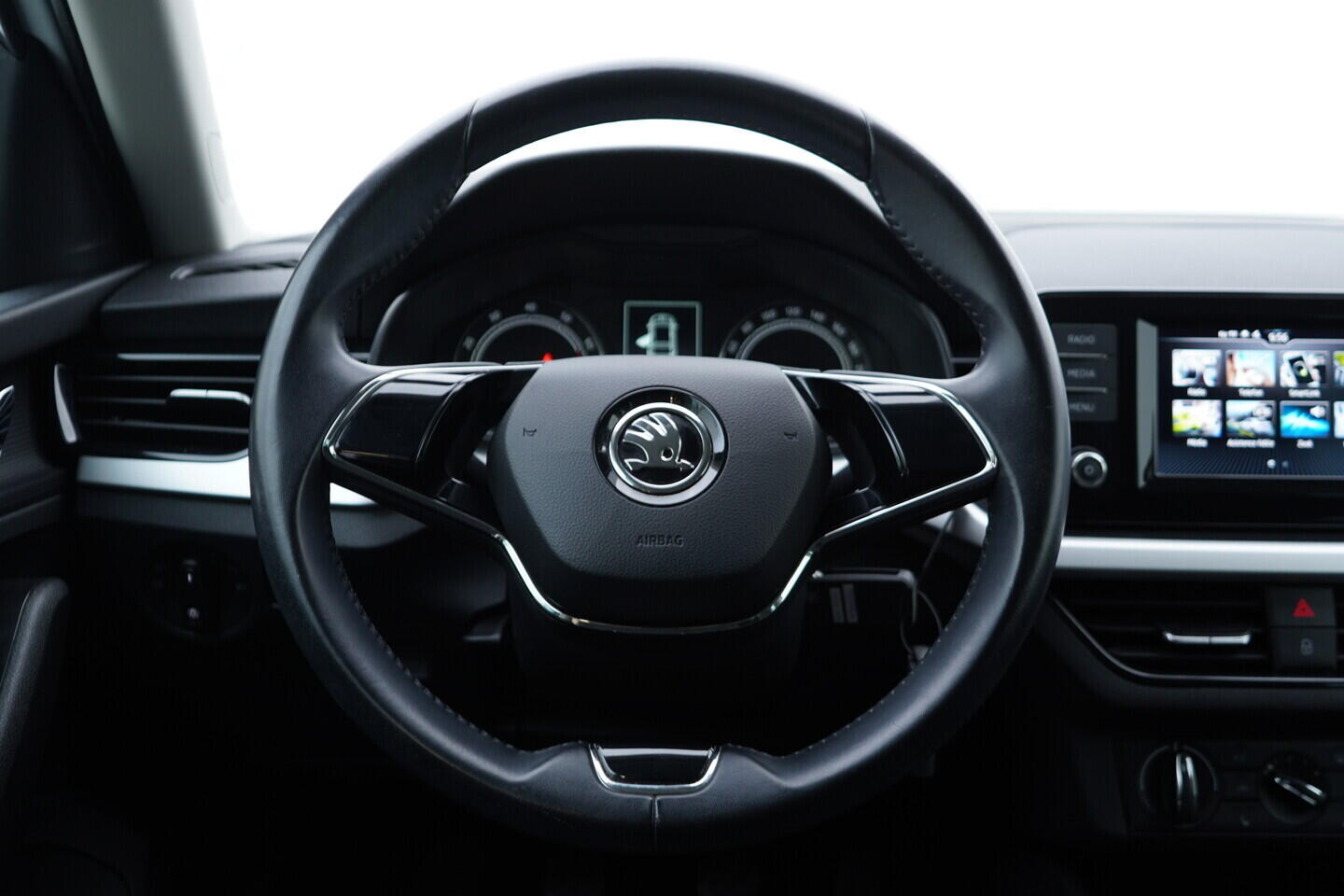 OV190V10755_26.webp_SCALA Ambition 1.0 TSI 81 kW manuál, DPH