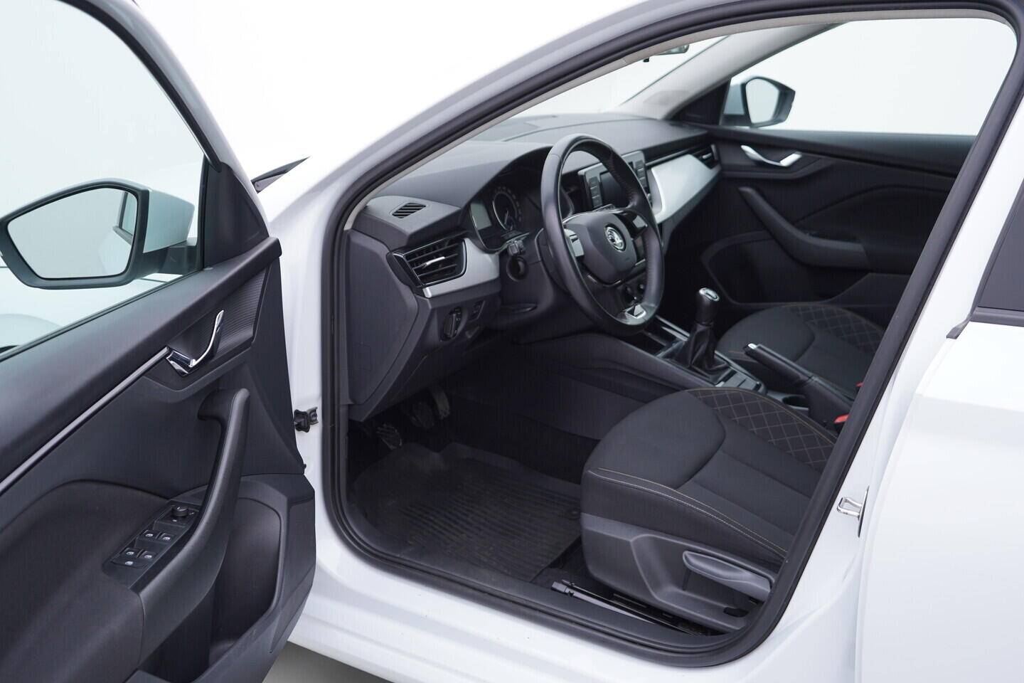 OV190V10756_18.webp_SCALA Ambition 1.0 TSI 81 kW manuál, DPH