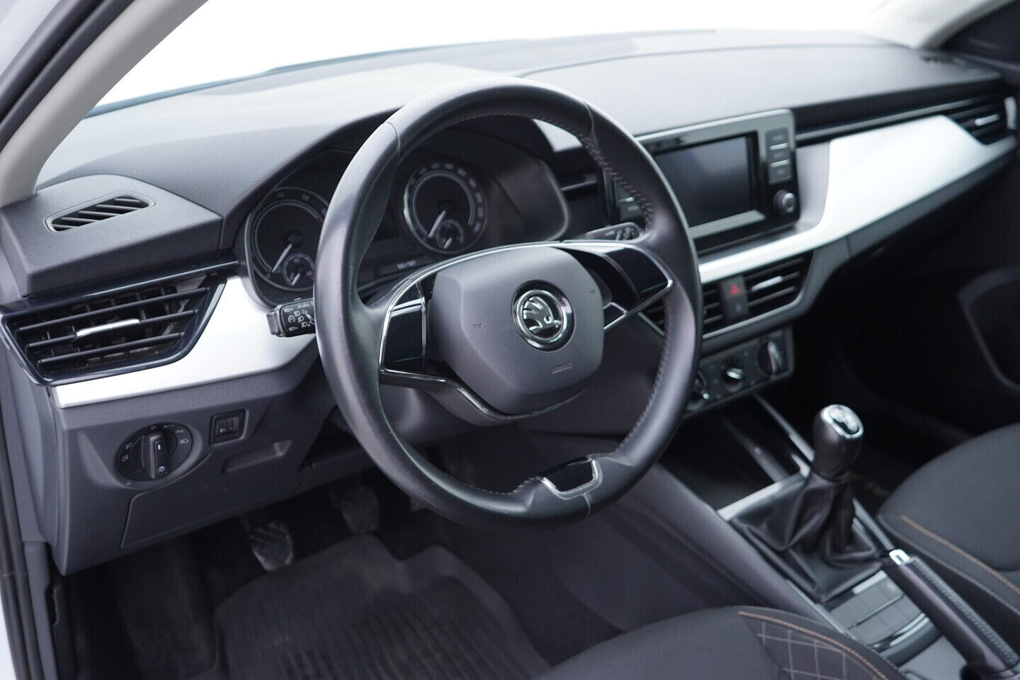 OV190V10756_21.webp_SCALA Ambition 1.0 TSI 81 kW manuál, DPH