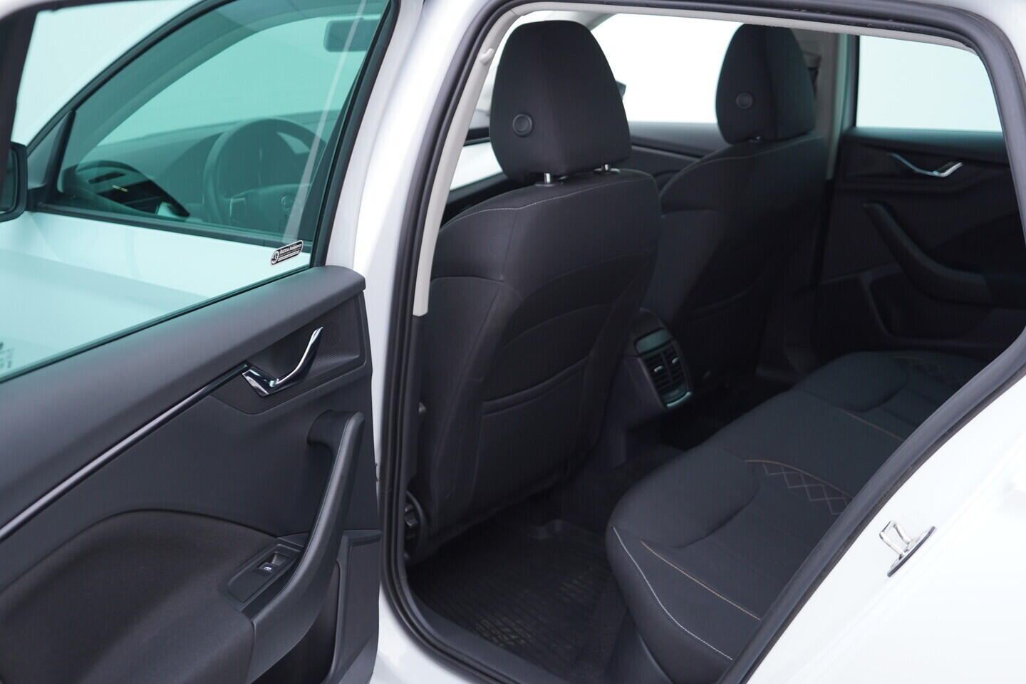 OV190V10756_32.webp_SCALA Ambition 1.0 TSI 81 kW manuál, DPH