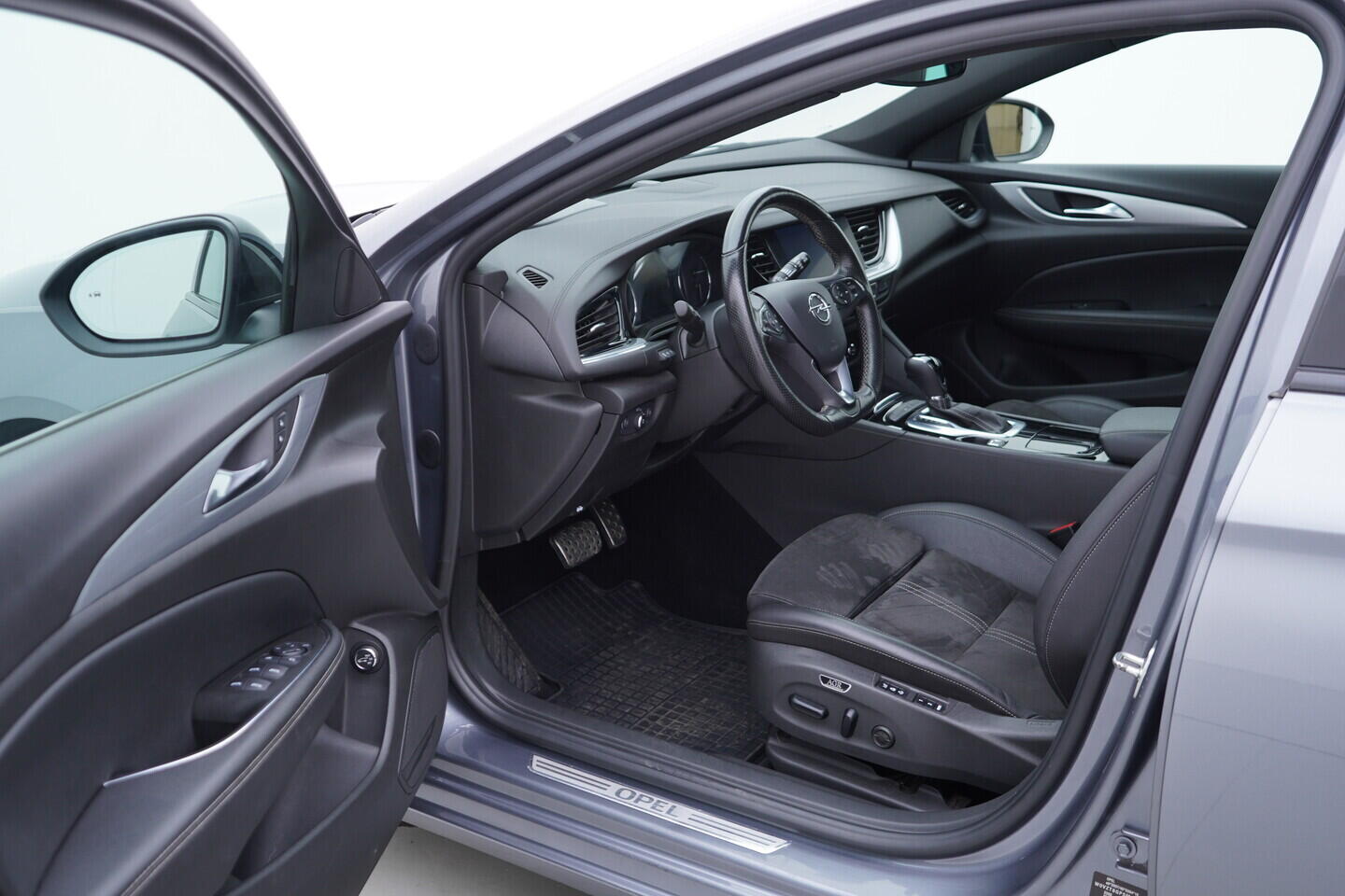 OV190V10758_18.webp_INSIGNIA Ultimate 2.0  128 kW automat, DPH