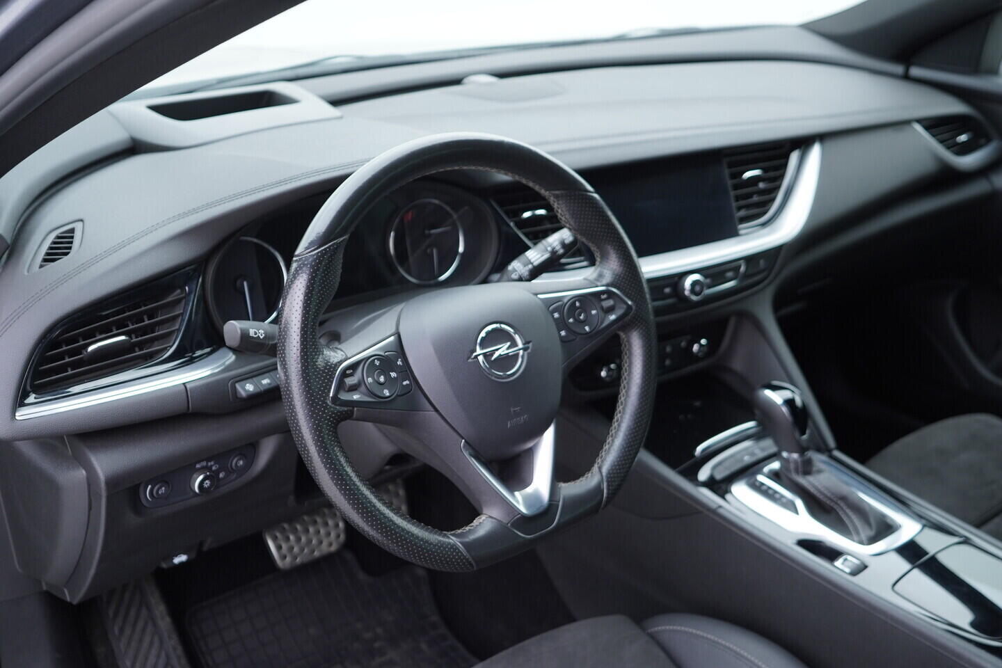 OV190V10758_23.webp_INSIGNIA Ultimate 2.0  128 kW automat, DPH