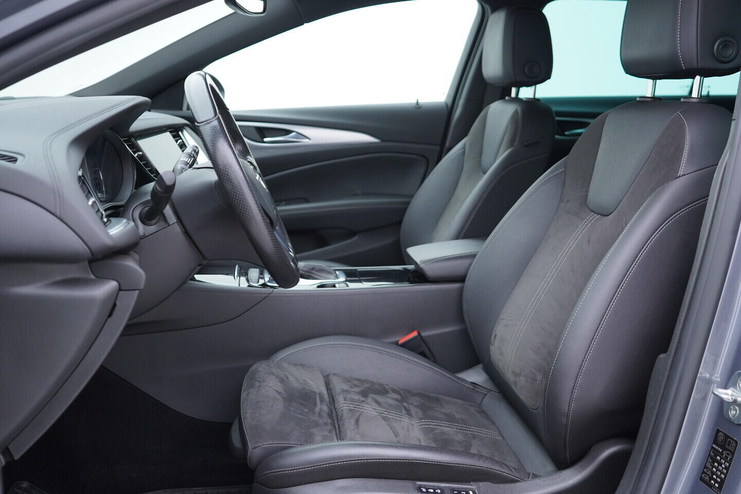 OV190V10758_24.webp_INSIGNIA Ultimate 2.0  128 kW automat, DPH