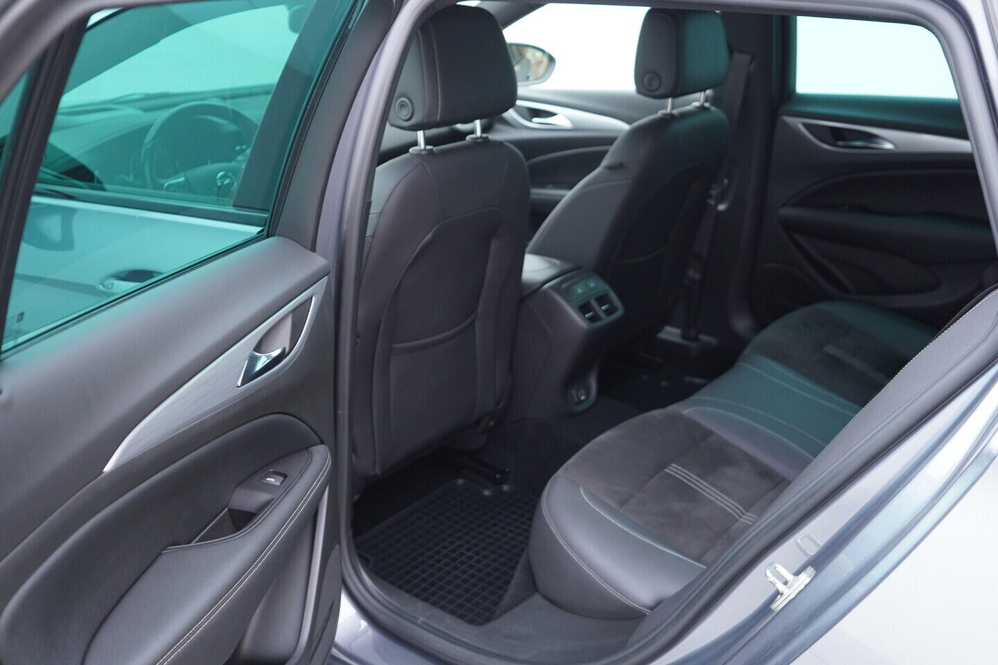 OV190V10758_35.webp_INSIGNIA Ultimate 2.0  128 kW automat, DPH