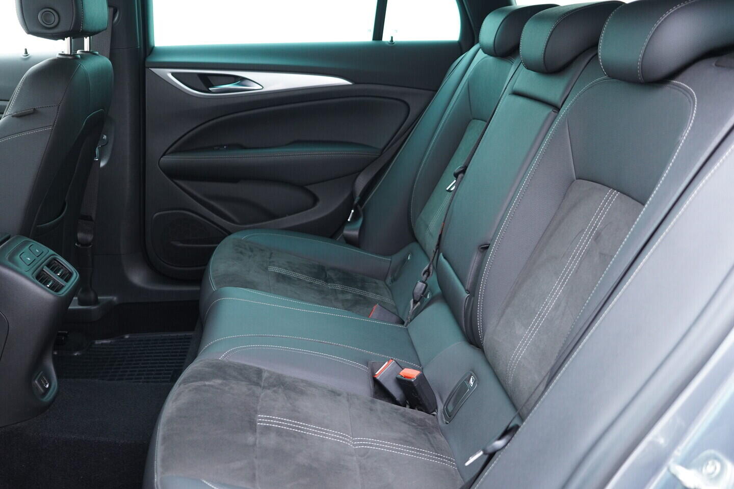 OV190V10758_37.webp_INSIGNIA Ultimate 2.0  128 kW automat, DPH