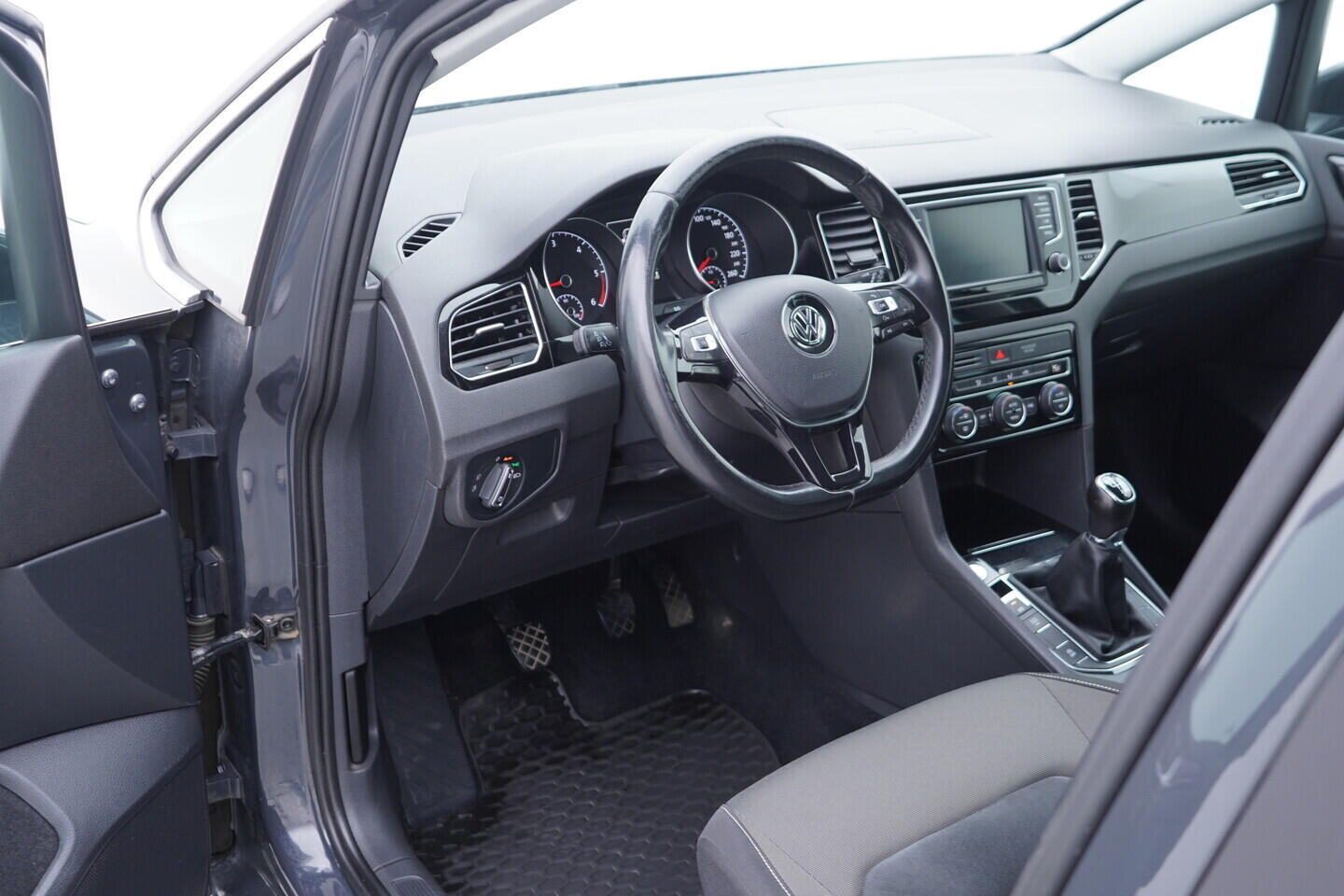 OV190V10759_18.webp_GOLF SPORTSVAN Highline 2.0 TDI 110 kW manuál