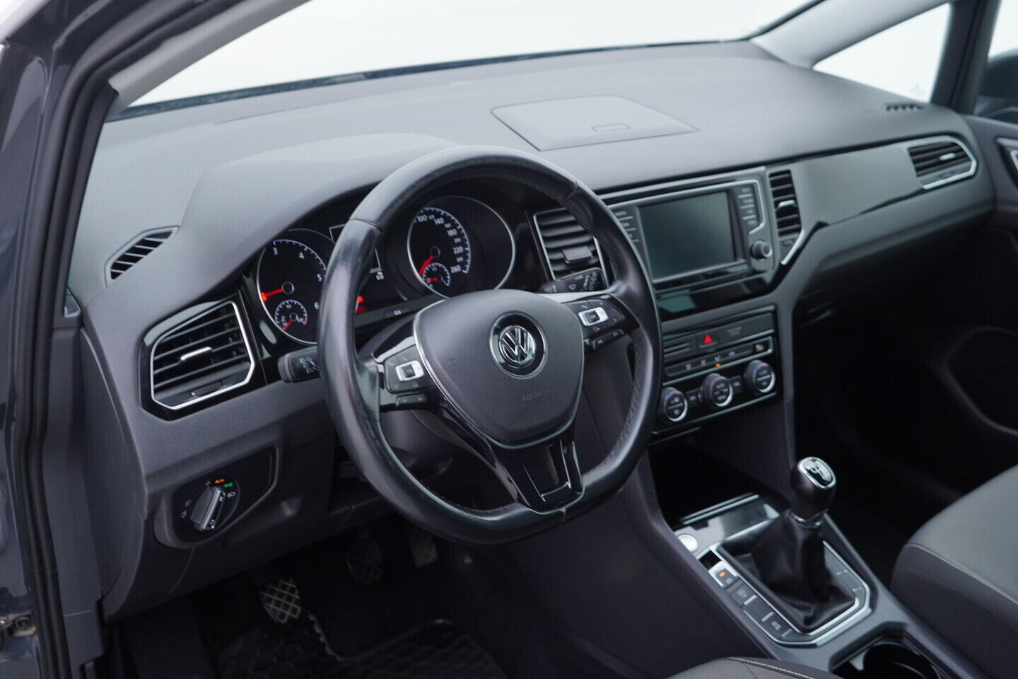 OV190V10759_21.webp_GOLF SPORTSVAN Highline 2.0 TDI 110 kW manuál