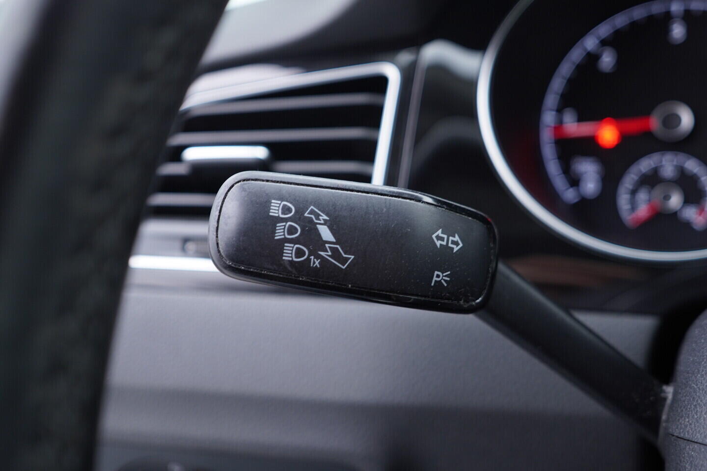 OV190V10759_23.webp_GOLF SPORTSVAN Highline 2.0 TDI 110 kW manuál