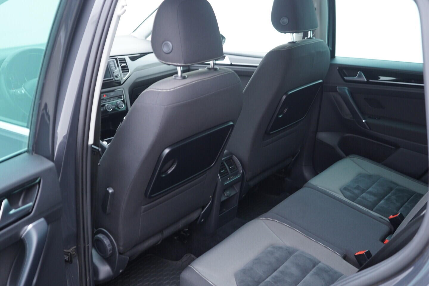 OV190V10759_32.webp_GOLF SPORTSVAN Highline 2.0 TDI 110 kW manuál