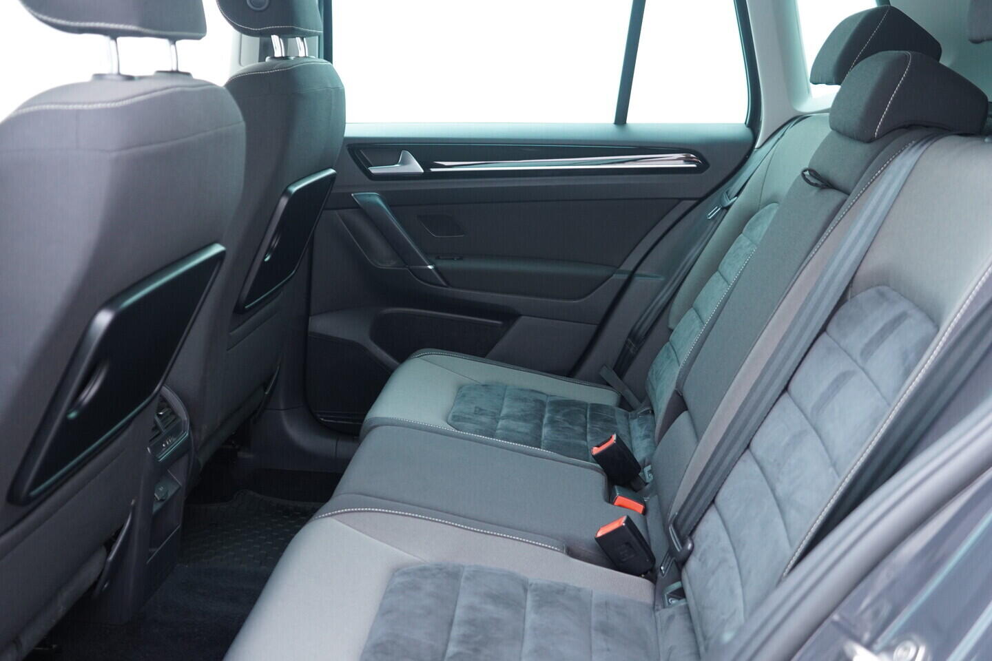 OV190V10759_34.webp_GOLF SPORTSVAN Highline 2.0 TDI 110 kW manuál