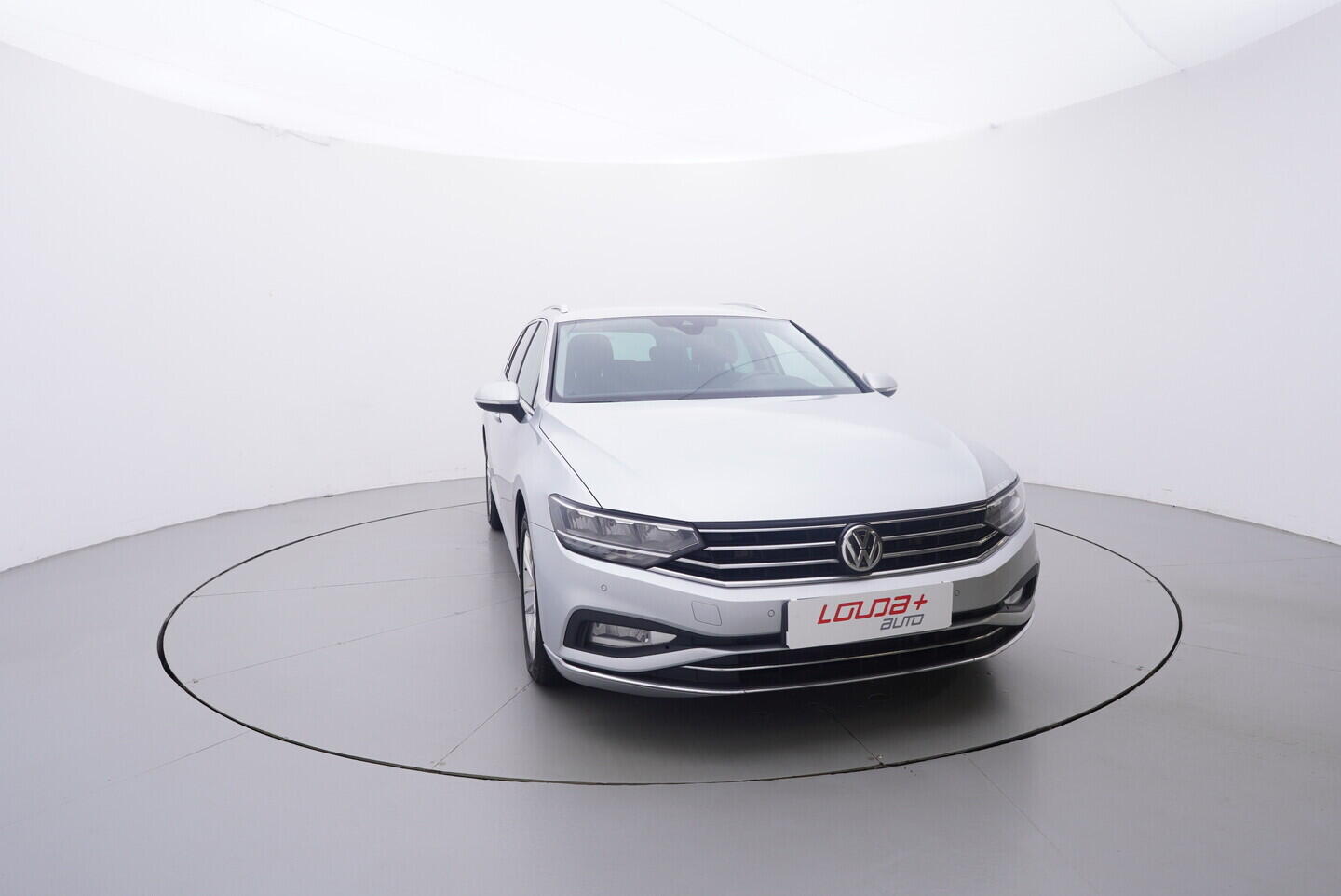 OV190V10765_17.webp_PASSAT  2.0 TDI 110 kW automat, DPH