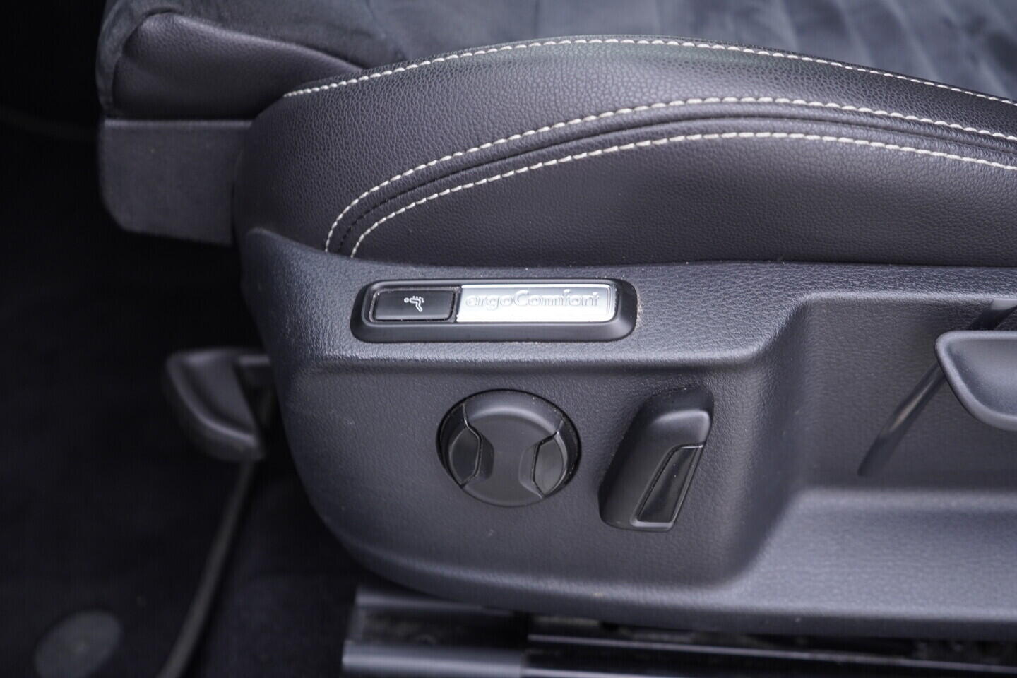 OV190V10765_22.webp_PASSAT  2.0 TDI 110 kW automat, DPH