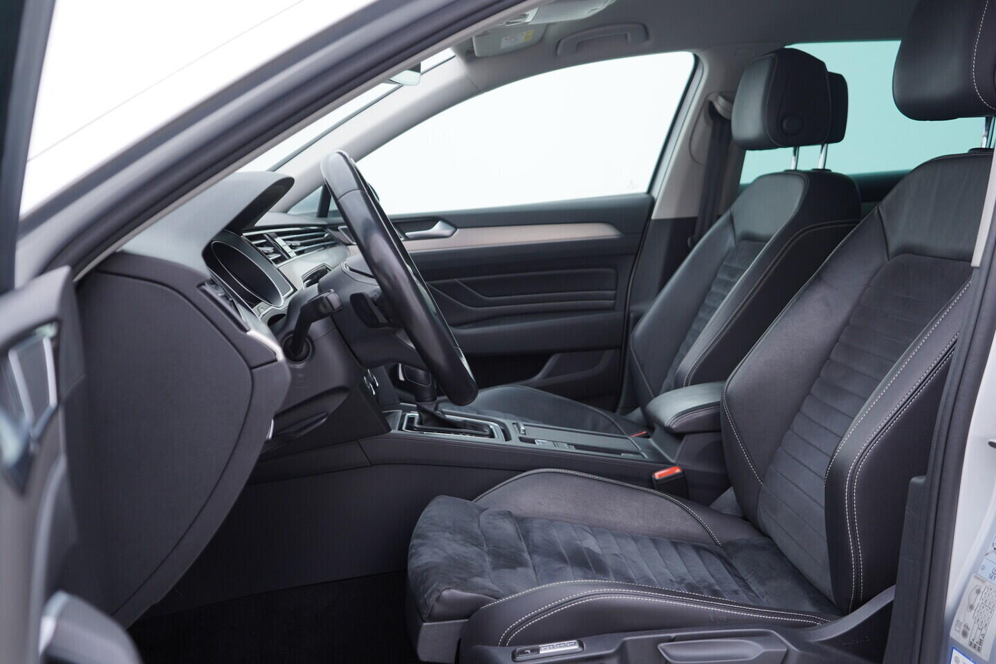 OV190V10765_24.webp_PASSAT  2.0 TDI 110 kW automat, DPH