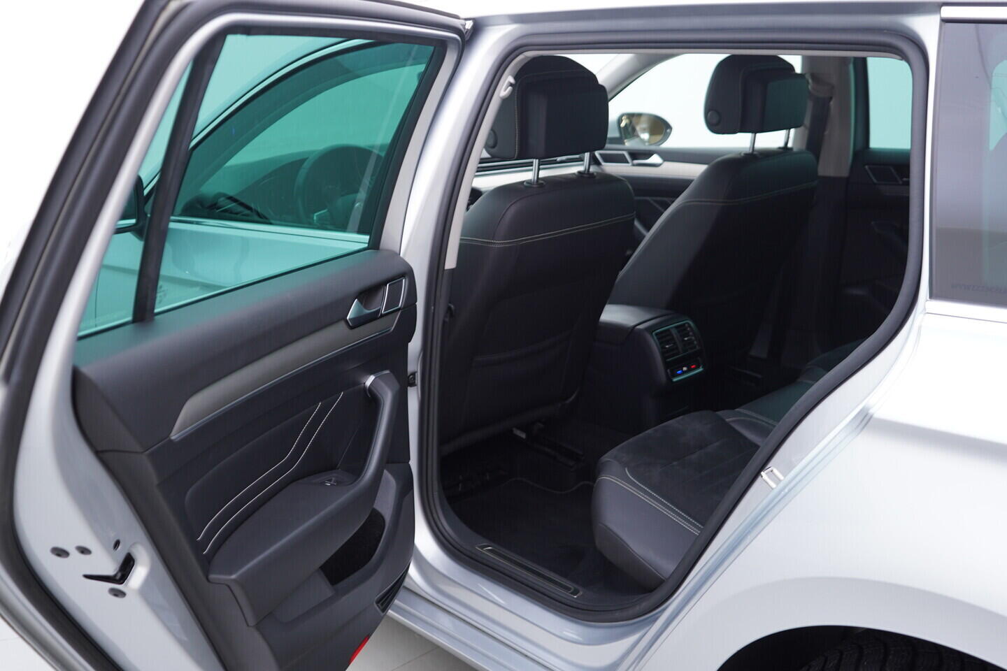 OV190V10765_35.webp_PASSAT  2.0 TDI 110 kW automat, DPH