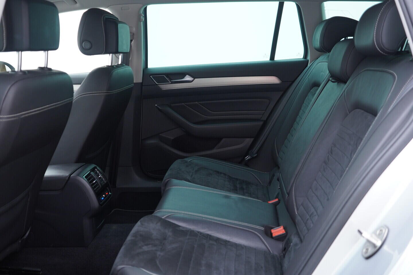 OV190V10765_37.webp_PASSAT  2.0 TDI 110 kW automat, DPH