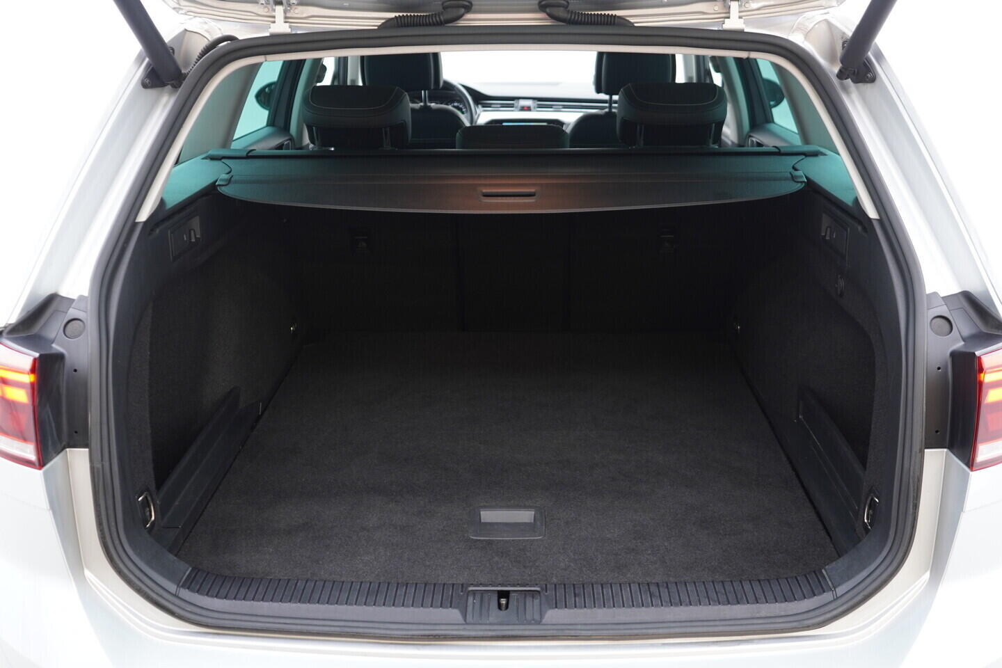 OV190V10765_39.webp_PASSAT  2.0 TDI 110 kW automat, DPH