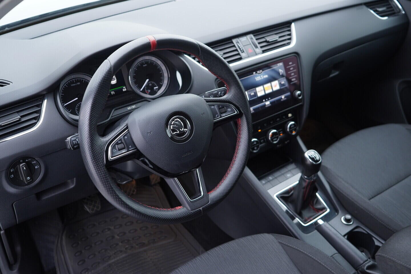 OV190V10770_21.webp_OCTAVIA  1.8 TSI 132 kW manuál