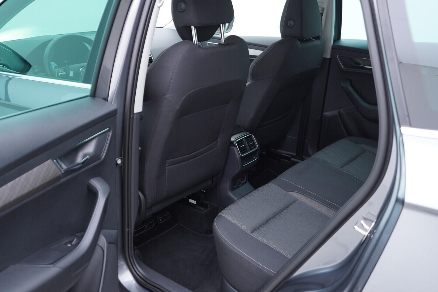 OV190V10775_35.webp_KAROQ Selection 1.5 TSI 110 kW automat, DPH