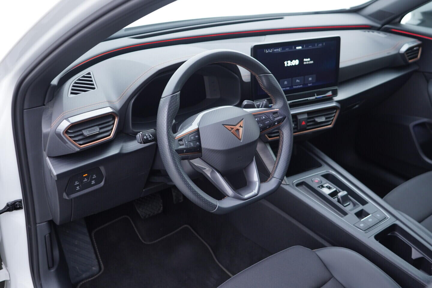 OV190V10777_21.webp_FORMENTOR  2.0 TSI 140 kW automat, DPH